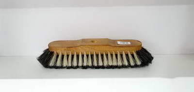 ESCOB BARUK MADERA BIGOTE ( BULTO X 12 ) X 1