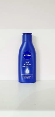 NIVEA CREMA  CORPORAL NUTRITIVA ( AZUL )( BULTO X 15 ) X 125 M L